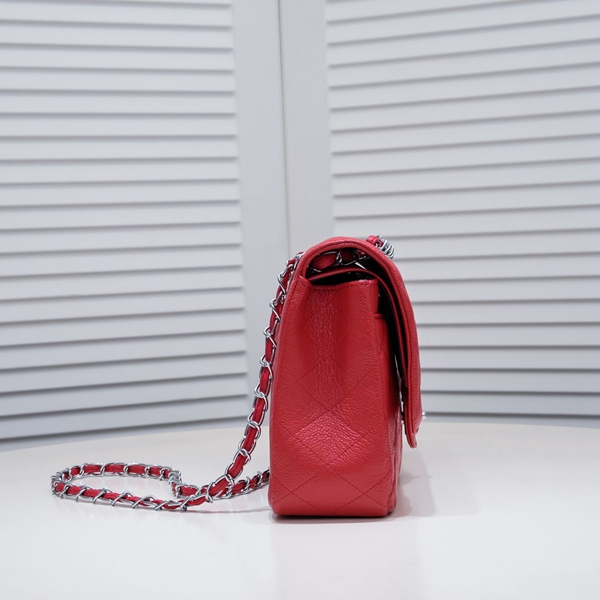 シャネルバッグ背面デザイン